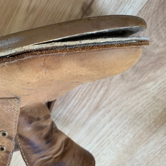 Classic Clarks Desert Boots in Tan – Size 10M main image 10